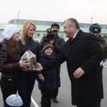 Эдуард Кокойты поздравил сотрудников четвертой российской военной базы с Новым годом
